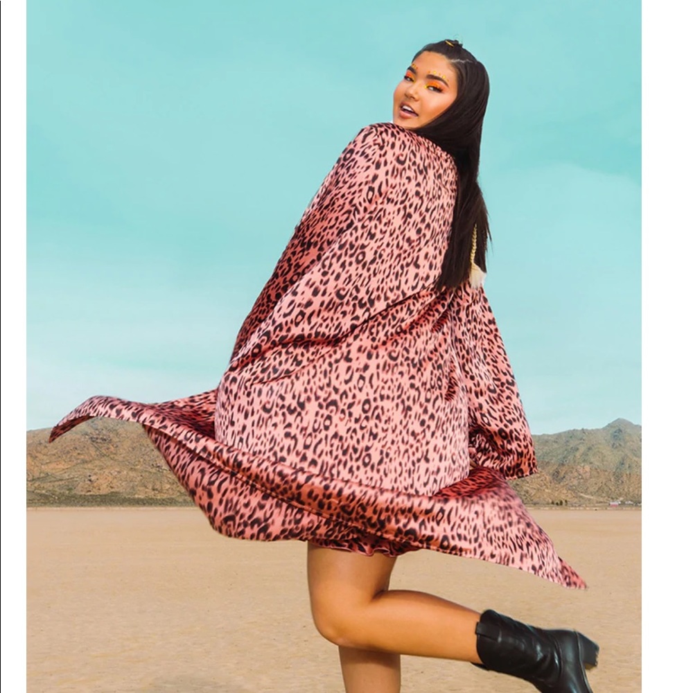 Pretty Little Thing Satin Leopard Duster 1x